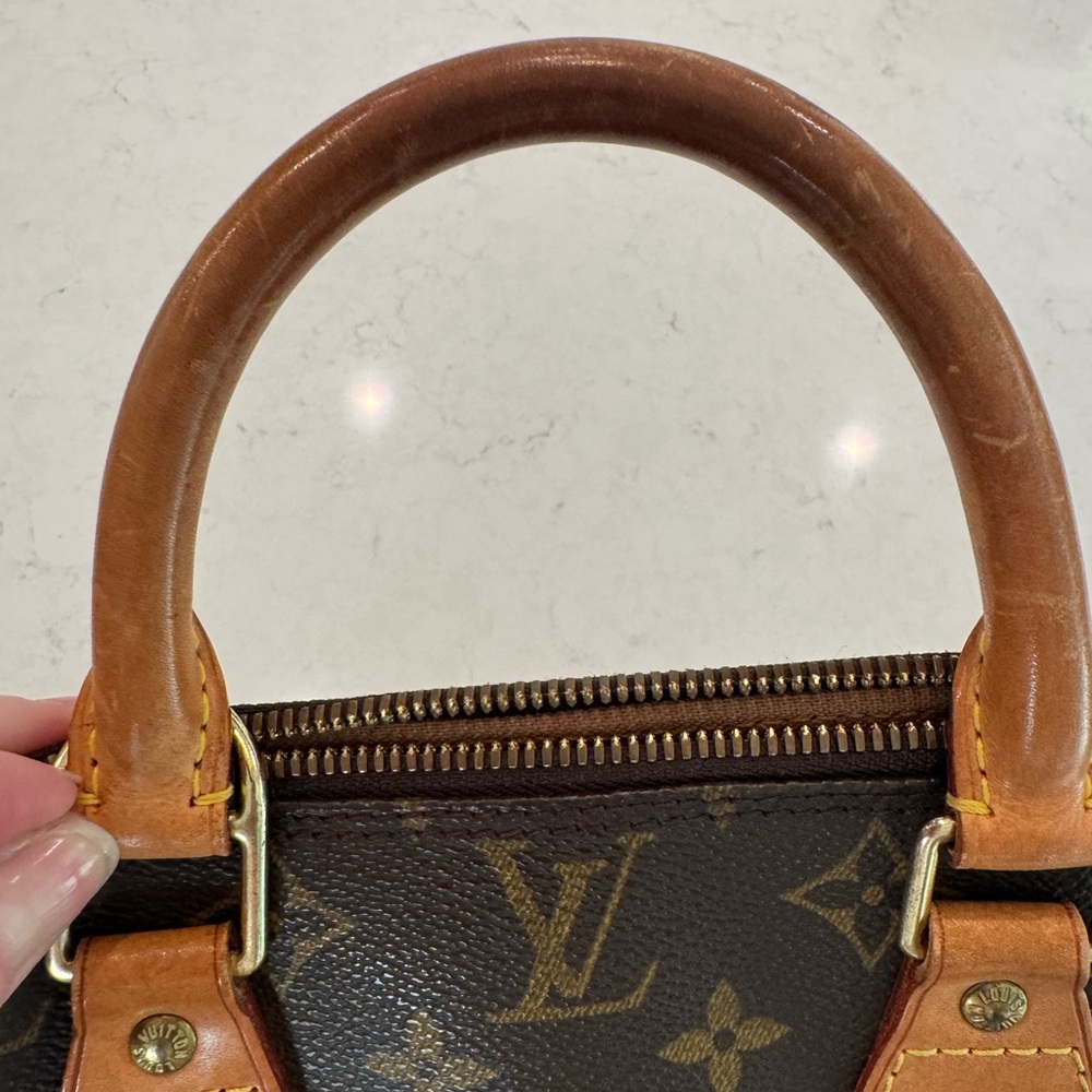 Louis Vuitton Monogram Alma PM - Picture 4 of 11
